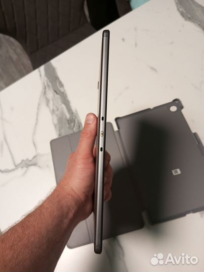 Планшет с симкартой Lenovo 10'3