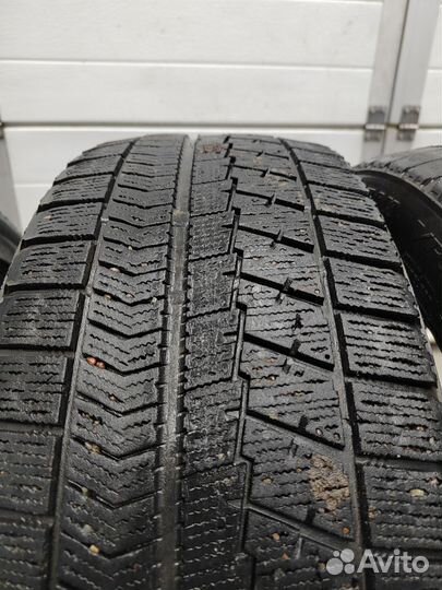 Bridgestone Blizzak VRX 225/45 R19