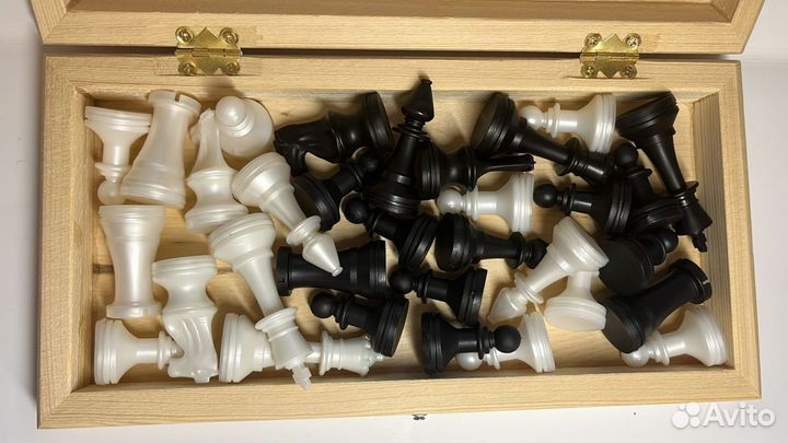 Шахматы пластиковые обиходные с доской 29 см