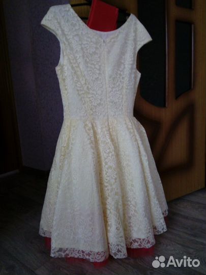 Платье праздничное