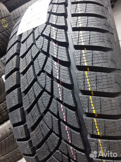 Goodyear UltraGrip Performance+ 255/45 R20 105V