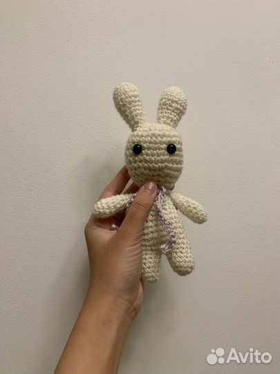 Вязаный заяц амигуруми