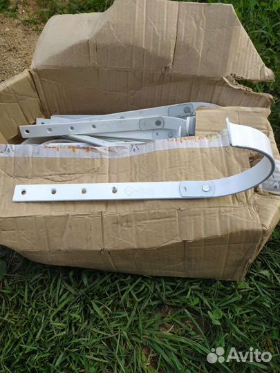 Крепление водосточной трубы