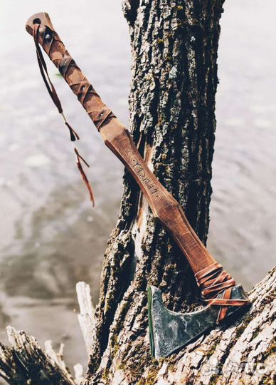 Кованый топор обрядовый Варяг