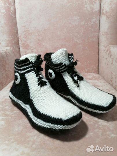 Носки, тапки вязаные ручной работы