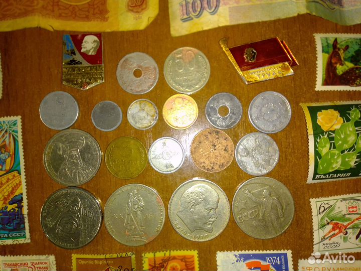 Кучка разных монет Японии и СССР + марки купюры