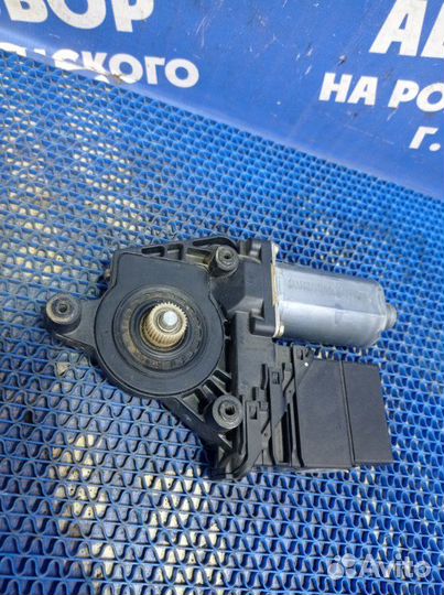 Моторчик стеклоподъемника Volkswagen Passat B5