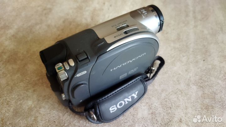 Видеокамера Sony DCR-DVD105E