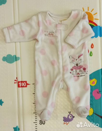 Много теплой одежды для девочки