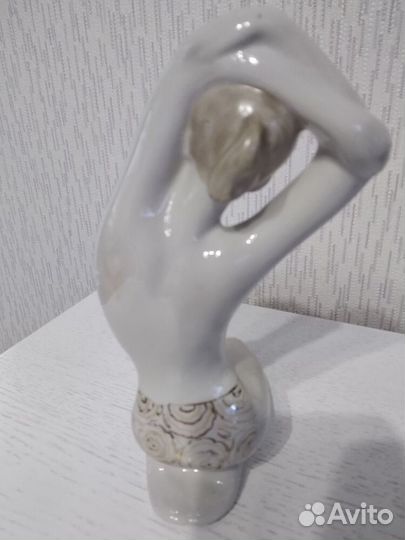 Статуэтка фарфор пляжница купальщица городница