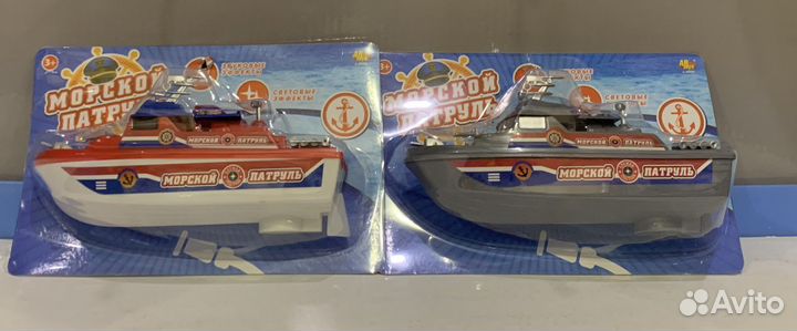 Игрушка катер на батарейках