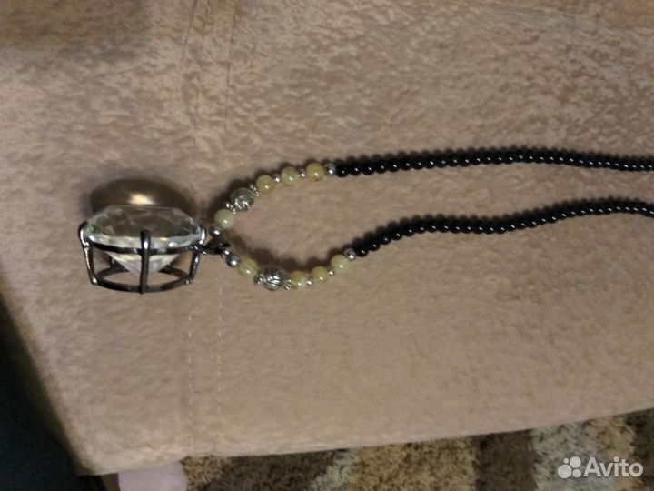 Колье из бус и огромного камня и колье из гематита