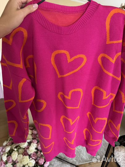 Свитер женский удлиненный с сердечками