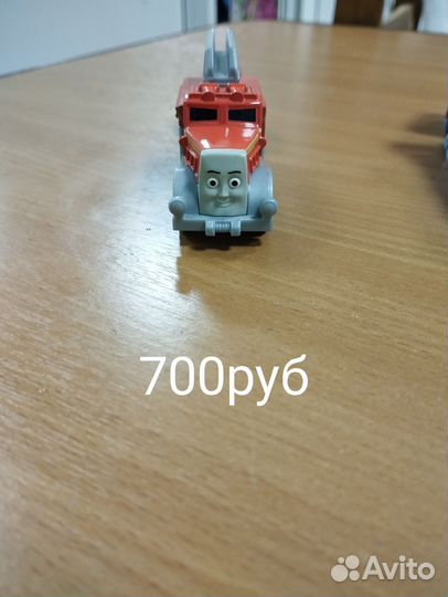 Игрушки паровозик Томас и его друзья
