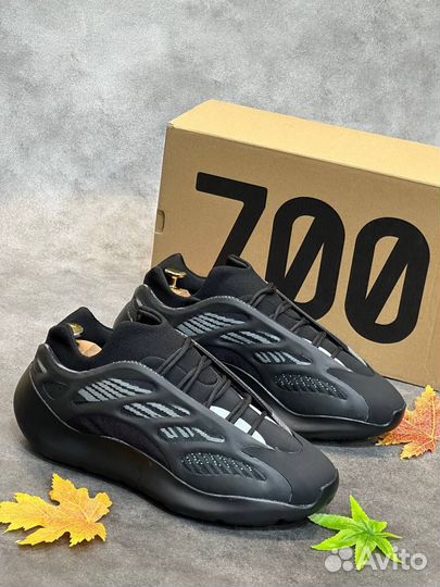 Adidas yeezy boost 700 черные разм. 43