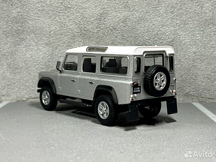 Коллекционная модель Land Rover Defender 1:43