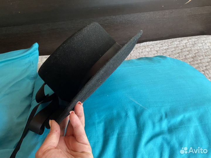 Шляпа оучной работы с ленточками