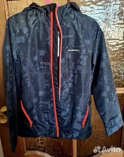 Ветровка для мальчика новая 134 demix