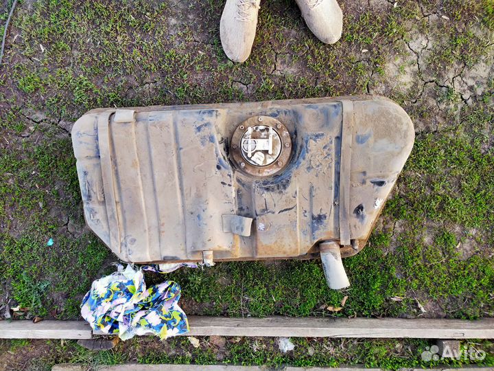 Топливный бак в сборе