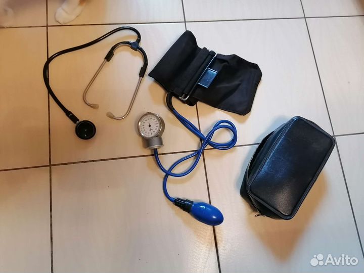 Тонометр со стетоскопом механический