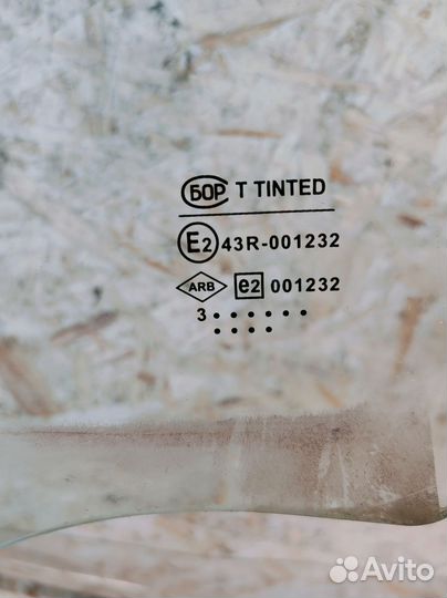 Стекло двери задней правой Renault Logan
