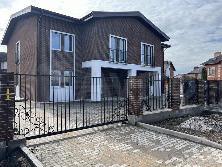 Коттедж 203 м² на участке 4,6 сот.