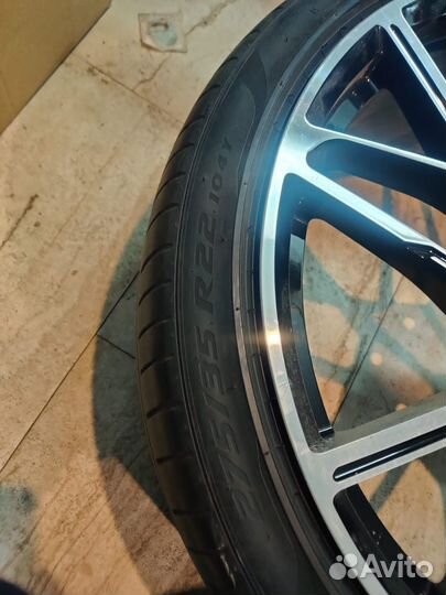 Pirelli P Zero 275/35 R22