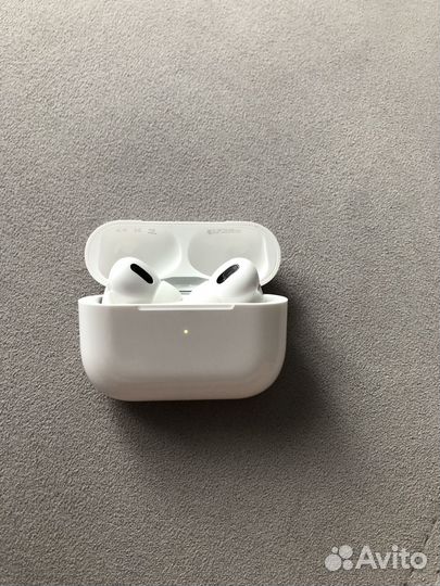 Беспроводные наушники apple airpods