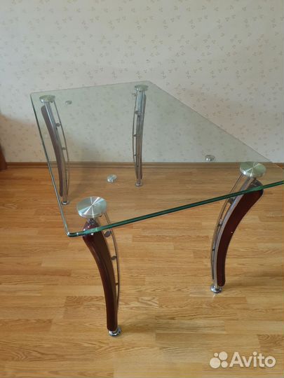 Стол стеклянный