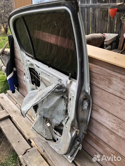 Задняя дверь toyota витц