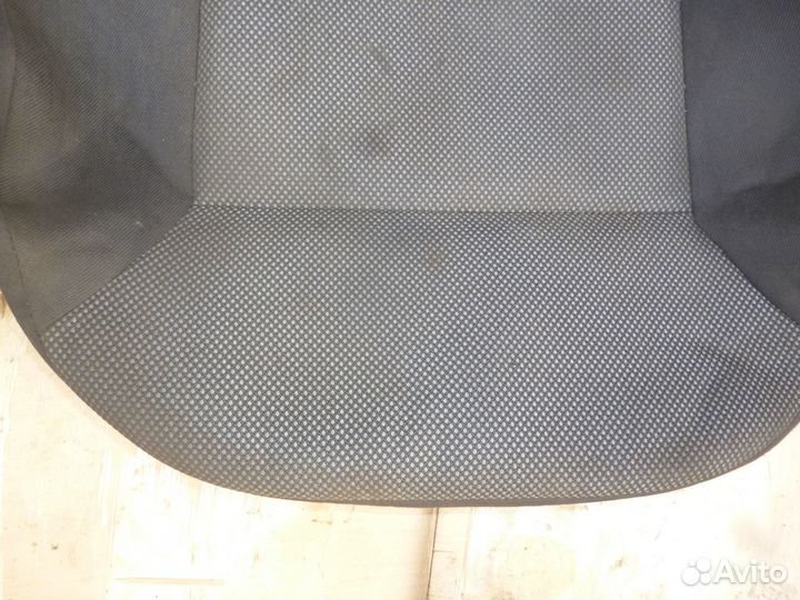 Нижняя обшивка переднего правого сиденья Astra H