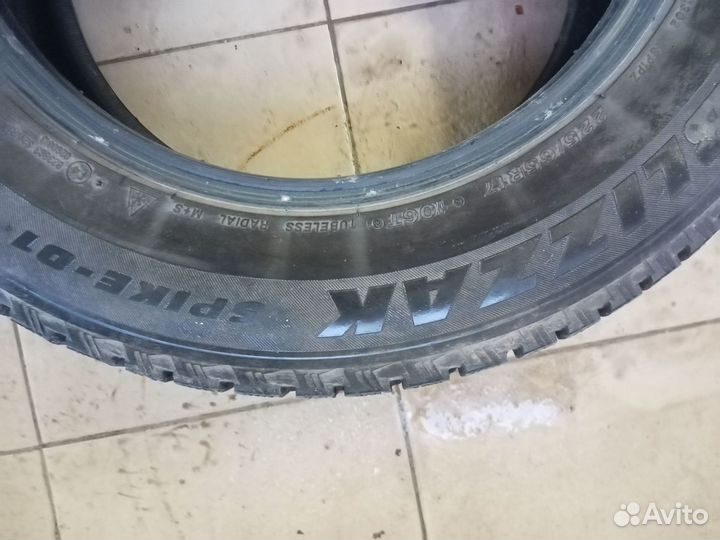 Bridgestone Blizzak Spike-01 2.25/65 R17