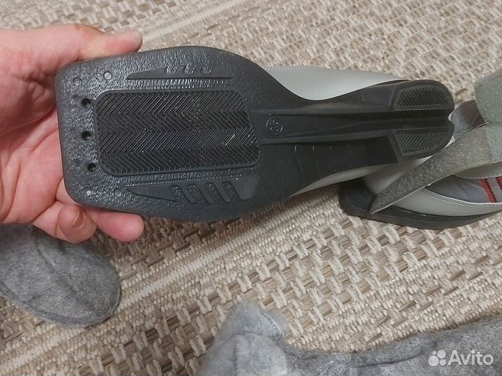 Лыжные ботинки