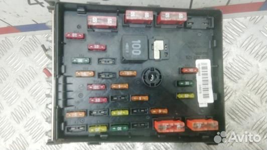 Блок предохранителей volkswagen passat B6 (UEA13M101)