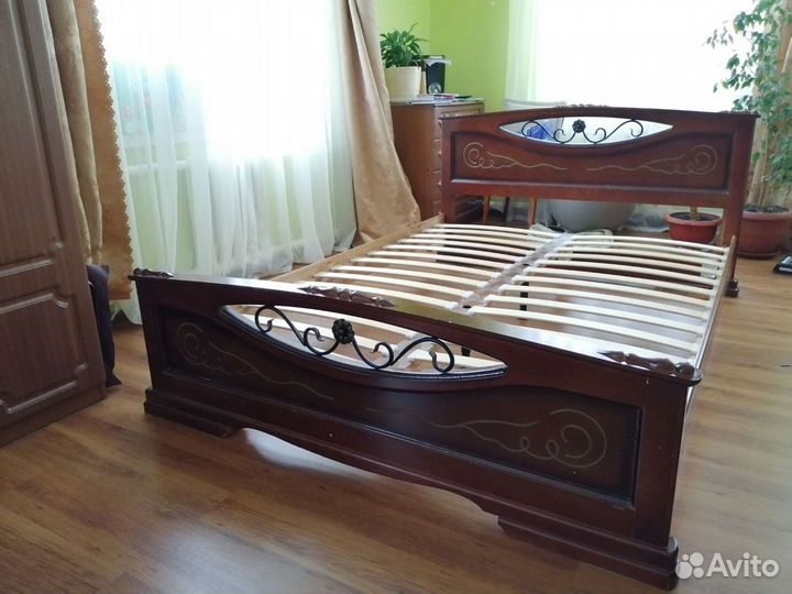 Кровать двуспальная