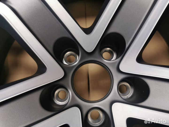 Диск r22 Audi Q7 4M 4m0601025cp