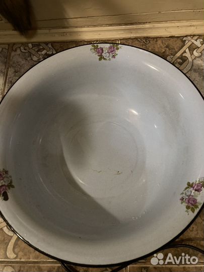 Эмалированный таз продам