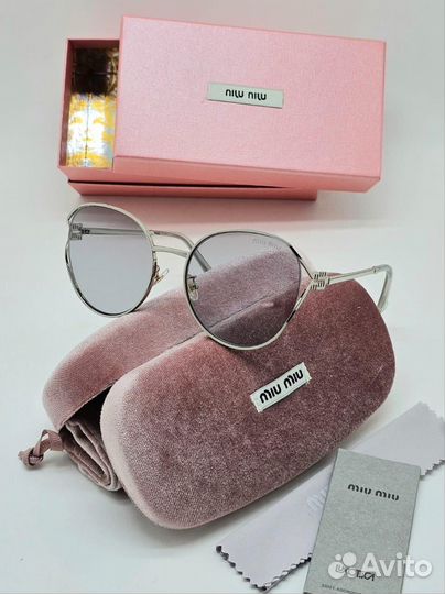 Солнцезащитные очки Miu Miu