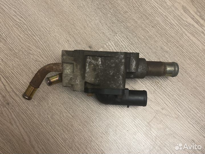Корпус термостата в сборе на Nissan almera N16
