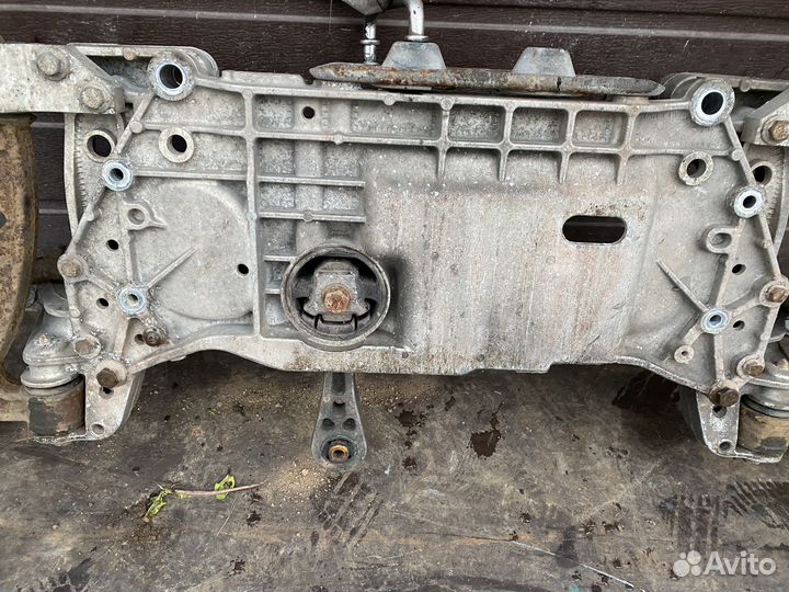 Подрамник передний Volkswagen Touran