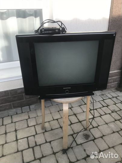 Продам телевизор +приставка т2