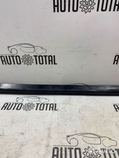 Молдинг стекла двери передний правый Citroen C4