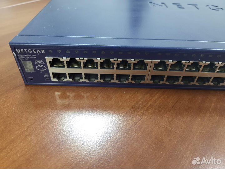 Коммутатор netgear FS752TS