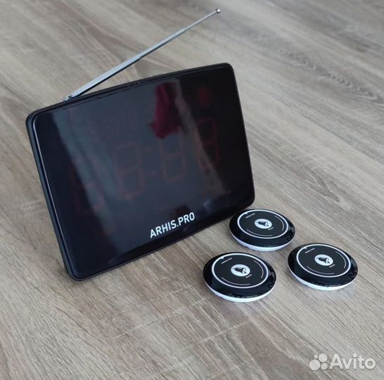 Кнопка вызова официанта в ресторан, кафе с табло