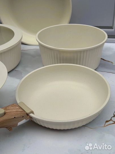 Набор кухонной посуды со съемной ручкой