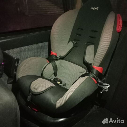 Автомобильное кресло