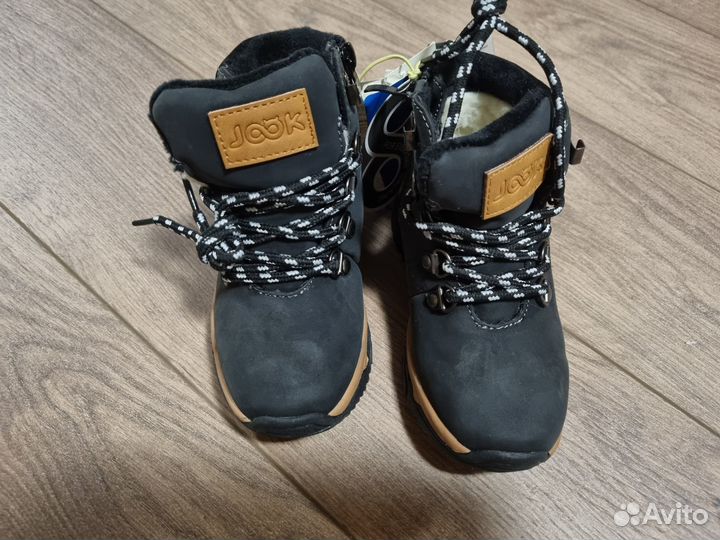 Ботинки новые утепленные 28 размер