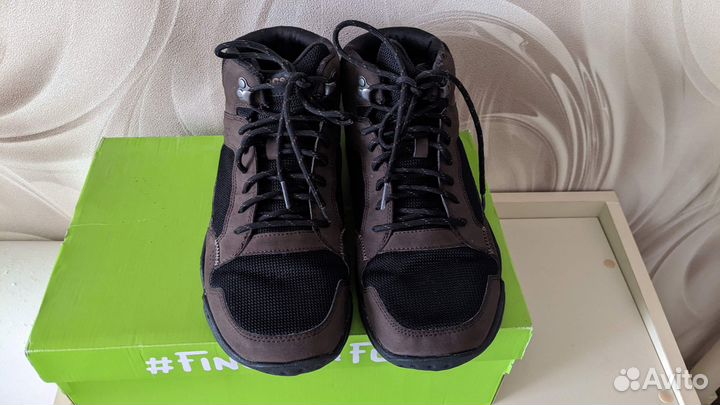 Продам новые кроссовки Crocs
