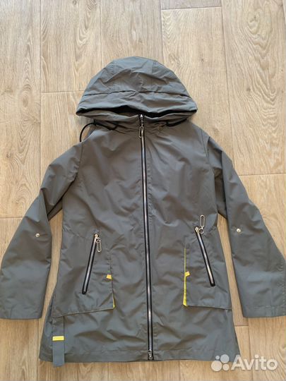 Ветровка женская