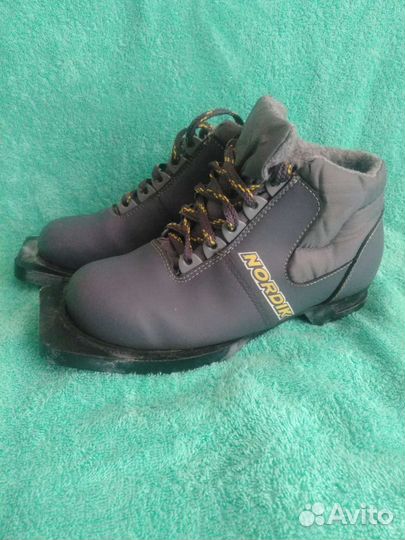 Лыжные ботинки